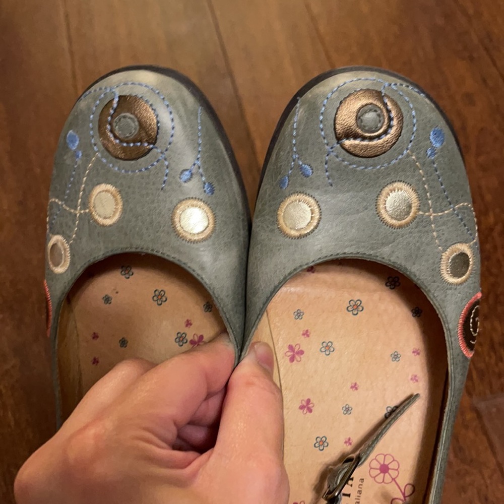 Playful embellished appliqués wedged shoes - Picture 7 of 12